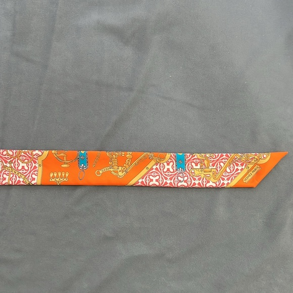 Hermes scarf 33x2”
Wore one time only. Excellent condition - Picture 9 of 10